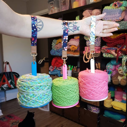 🔥Hot Sale 49% OFF💐Portable Wrist Yarn Holder